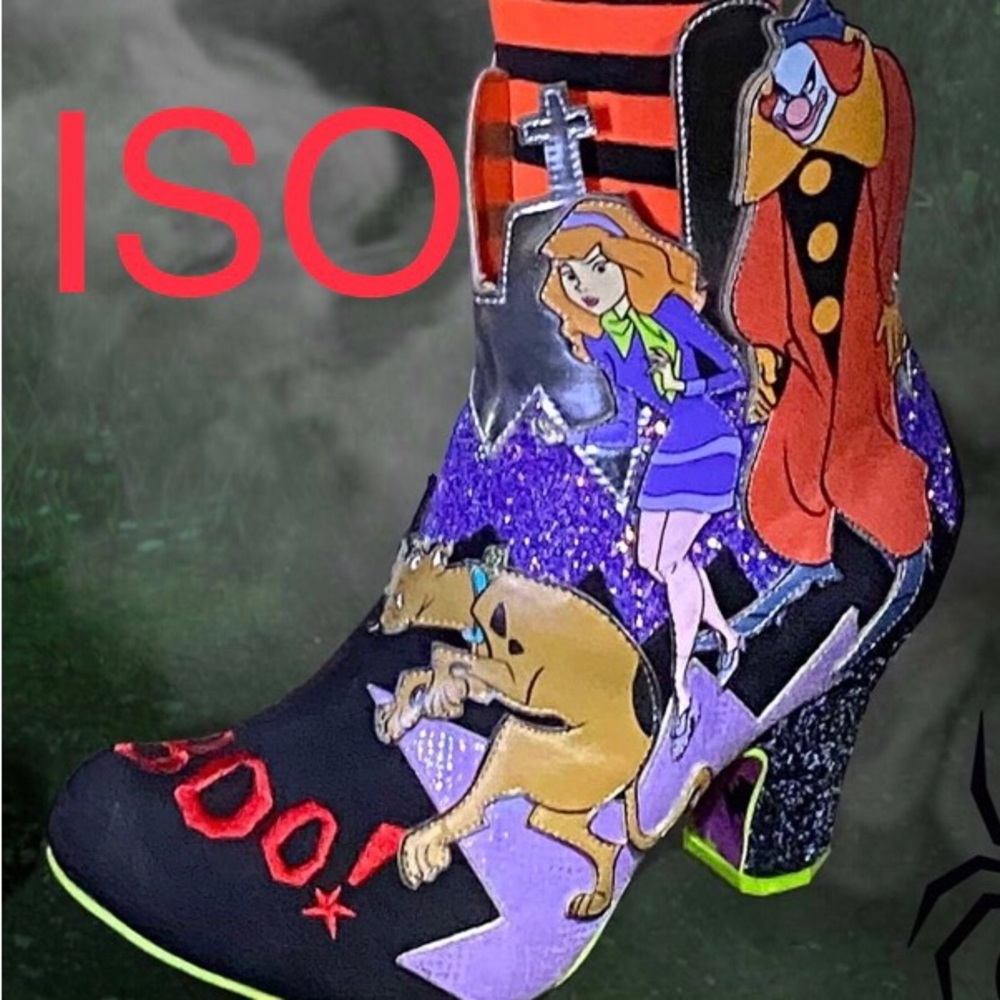 ISO…looking for size 40 pleeeeez 🎃☺️ NOT for sale here. Do not buy.